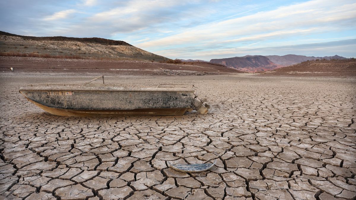 Fotky: Největší přehrada v USA vysychá. Odhalila dno a oběti mafiánů